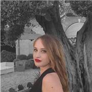 giovane studentessa madrelingua italiana